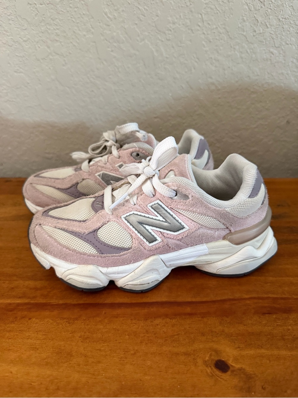 New Balance 9060 Kids sz 1 Light Pink Athletic Sneakers